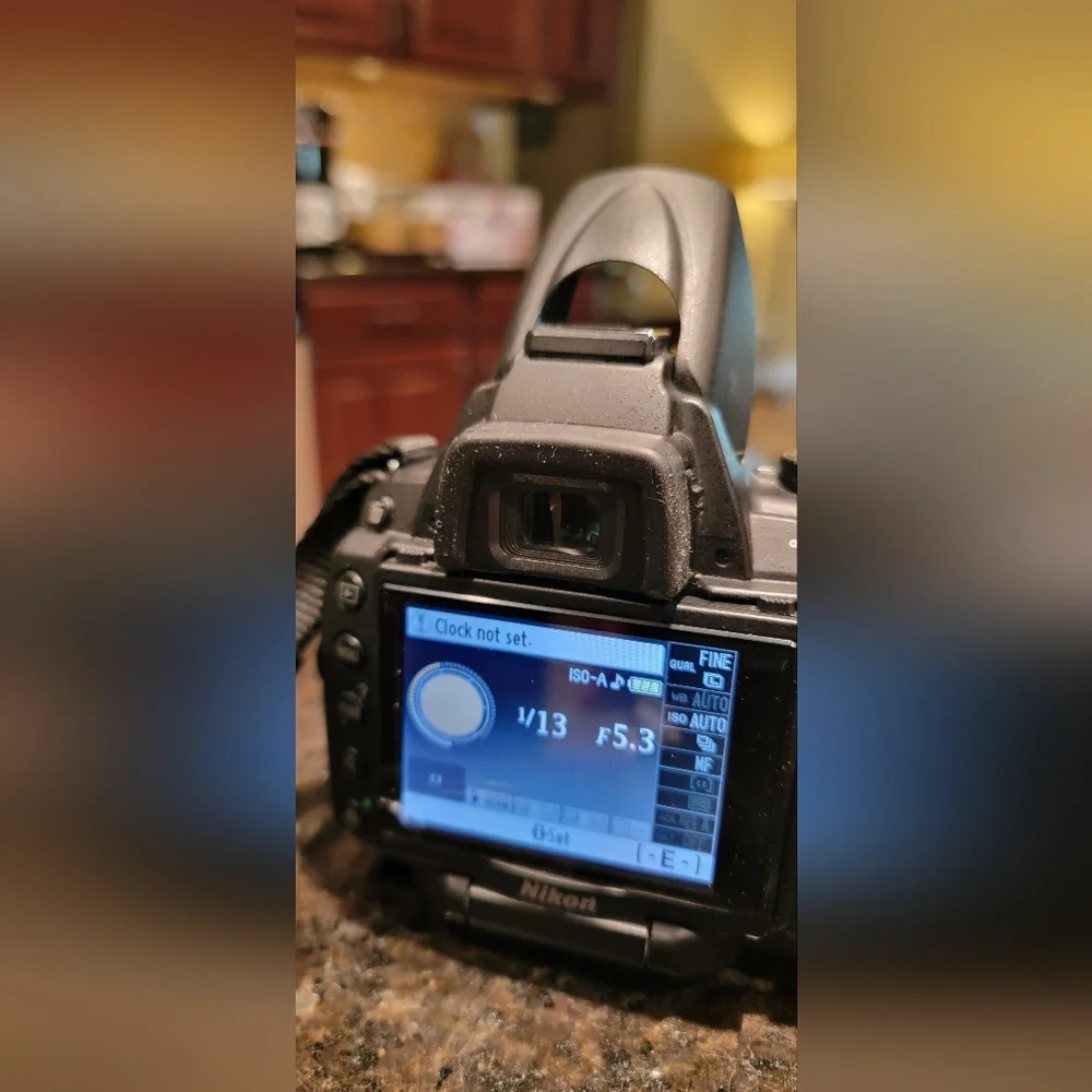 Nikon D5000 AF-S Nikkor 18-55mm Camera